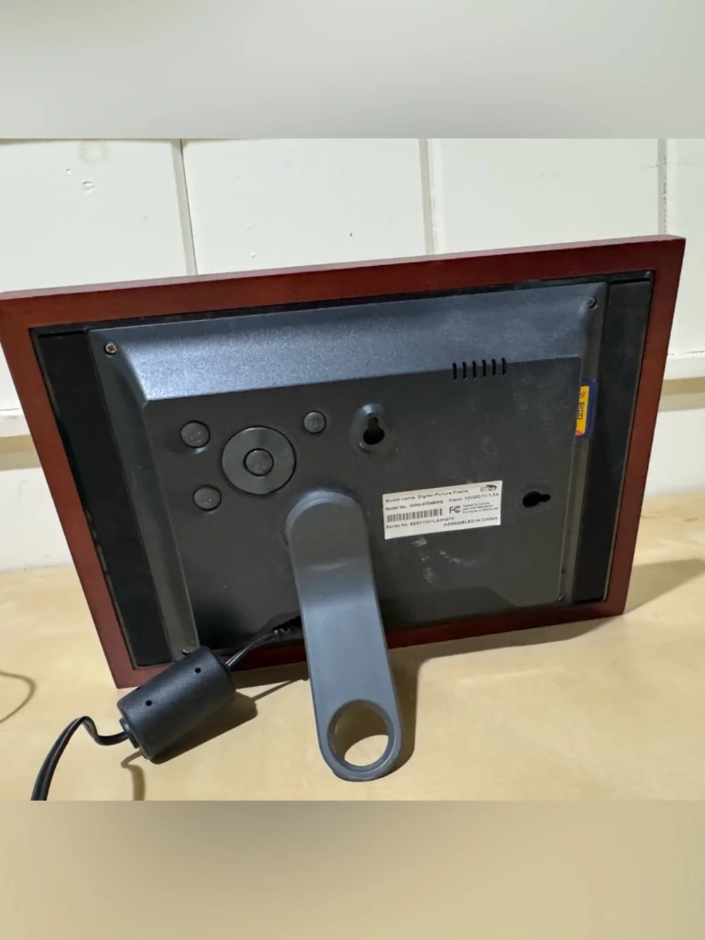 GiiNii 7” Digital Photo Frame with Cherry Wood Finish